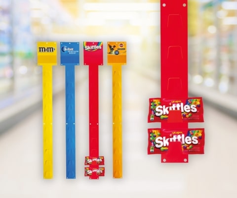 Plastové vešiaky na produkty